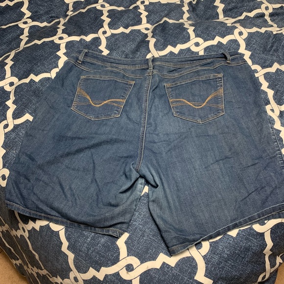Westport Pants - Westport Signature Fit Medium Wash Jean Shorts